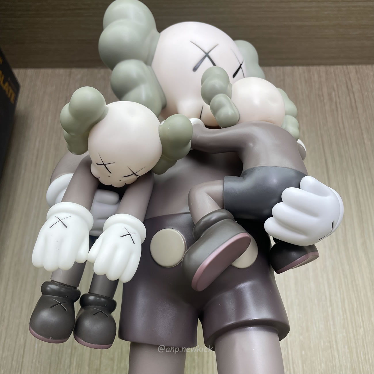 Kaws Clean Slate Figure (2) - newkick.cc